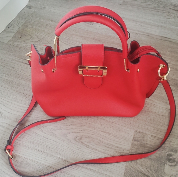 Red purse - Picture 1 of 1